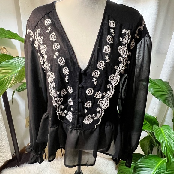 - Embroidered Mesh Peplum Top - Picture 3 of 12